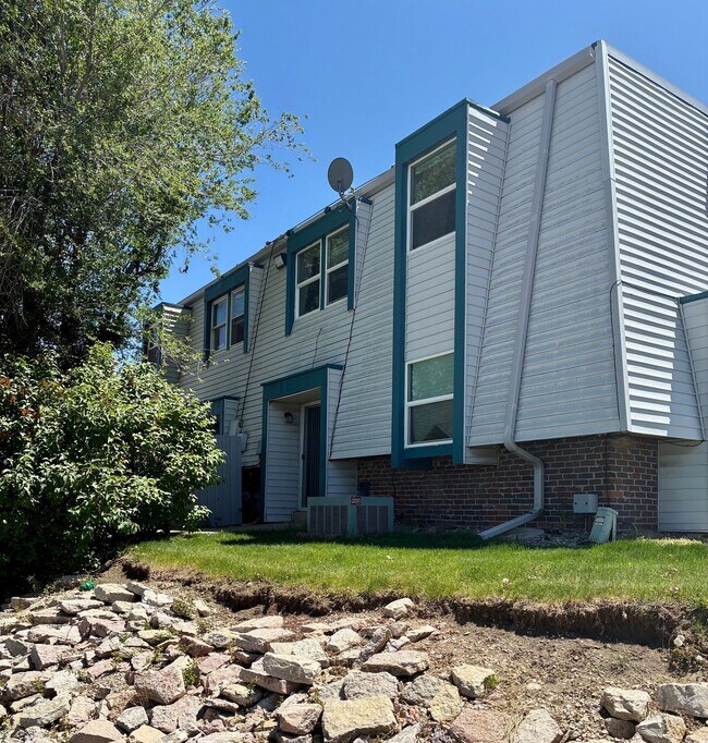 Foto del edificio - 3035 E Fountain Blvd