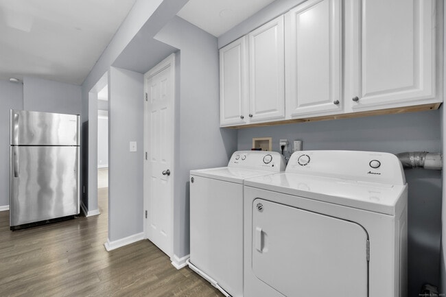 Building Photo - 245 Oakland St