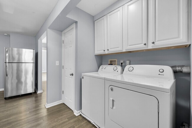 Foto del edificio - 245 Oakland St