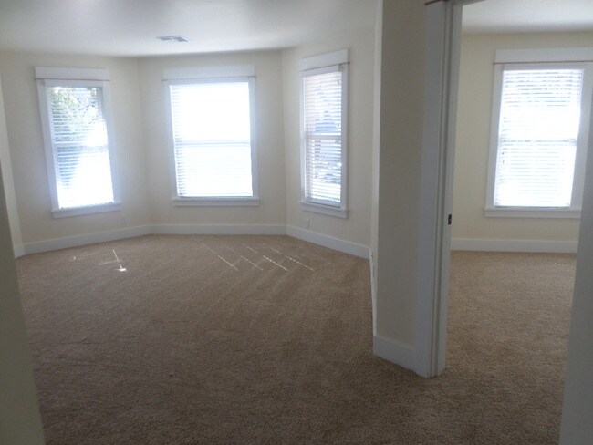 Foto del edificio - 689 Siskiyou Blvd