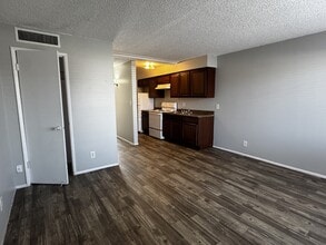 Building Photo - 301 W Helen St