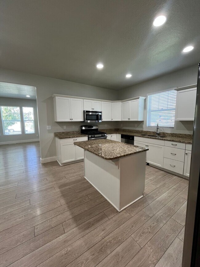 Foto del edificio - Spacious 3 Bed, 2.5 Bath Townhome in Pleasant Grove