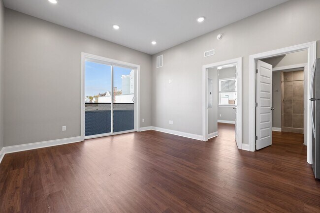 Foto del edificio - ONE MONTH FREE! 621 MLK *Income Restricted*