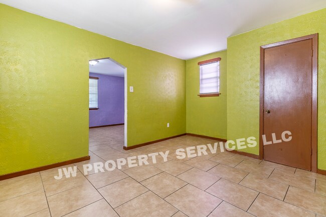 Building Photo - 2633 Governor Nicholls St
