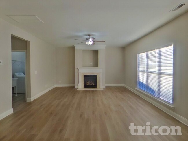 Foto del edificio - 1027 Coulwood Ln