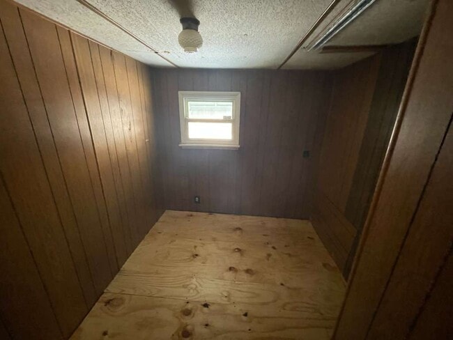 Building Photo - 1806 E Webster Rd