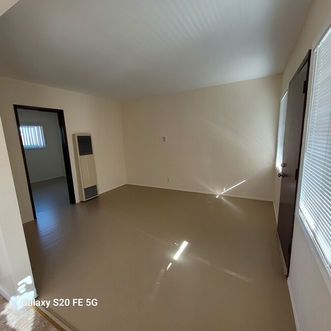 Sala de estar - 935 Freeman Ave