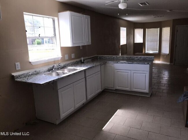 Building Photo - 1500 Westward Dr