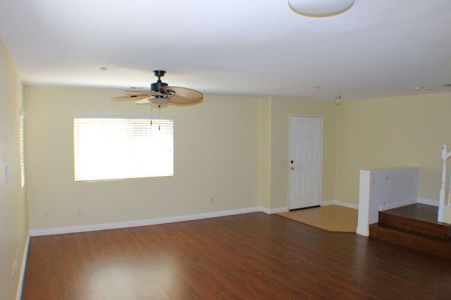 Building Photo - Roomy Palacio Del Oro North Townhome