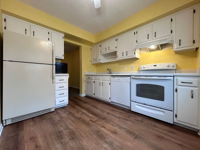 Foto del edificio - Charming 3-Bedroom Townhome in VB "ASK ABO...