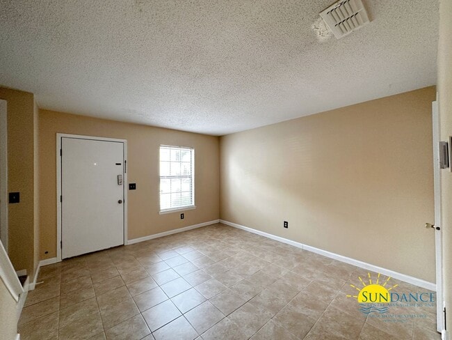 Building Photo - Centrally located Fort Walton Beach Townho...