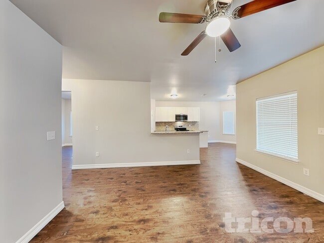 Building Photo - 2115 Mesa Wood Dr