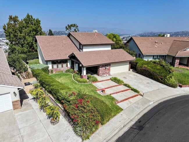 Foto del edificio - 5BR; 3BA Pool Home with Stunning Views in ...