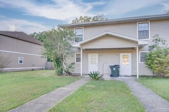 Building Photo - 8111 Stonebrook Dr
