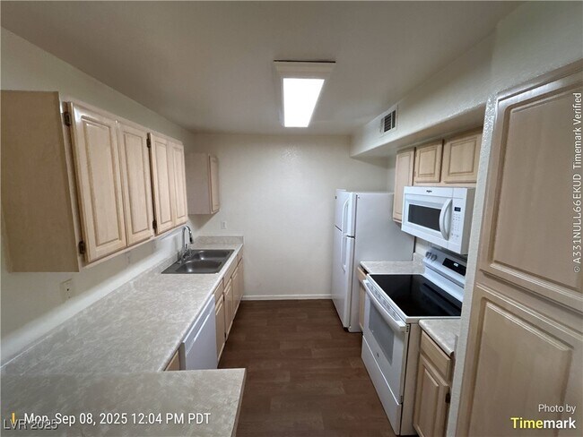 Building Photo - 555 E Silverado Ranch Blvd