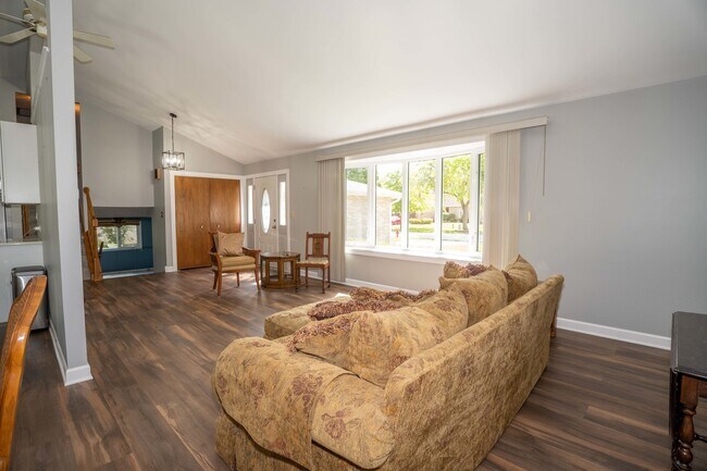 Foto del edificio - 16409 Winding Creek Rd