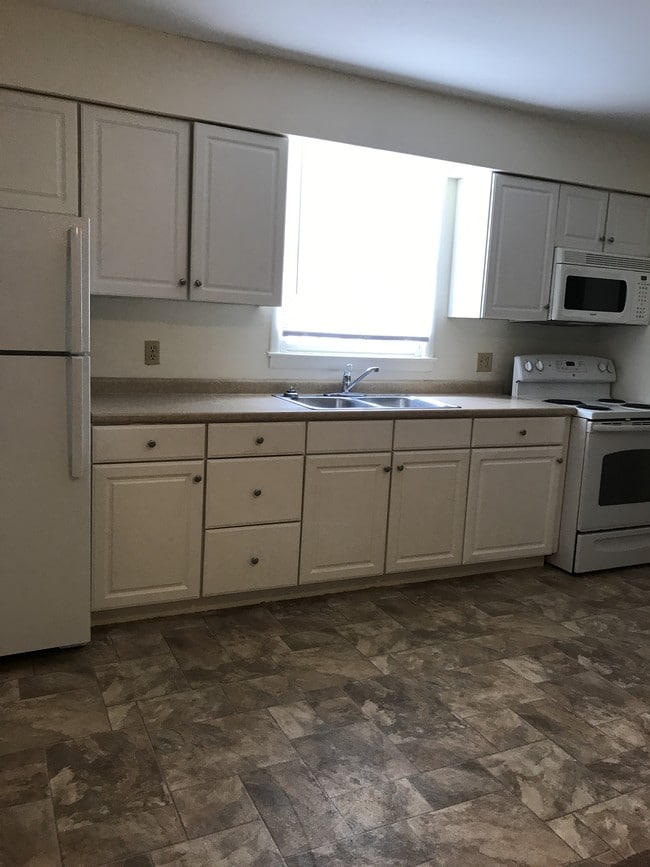 223 E Findlay St Unit Apt 4, Carey, OH 43316 223 E Findlay St Carey