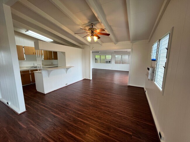 Building Photo - Aiea - 4 bedroom single story home with ne...