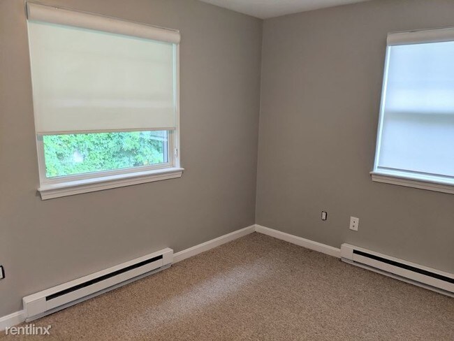 Building Photo - 2 br, 1.5 bath Apartment - 11 Oak Pl