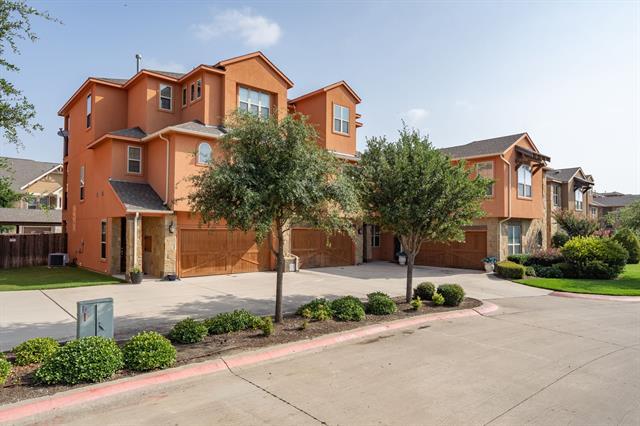 Building Photo - 2640 Venice Dr