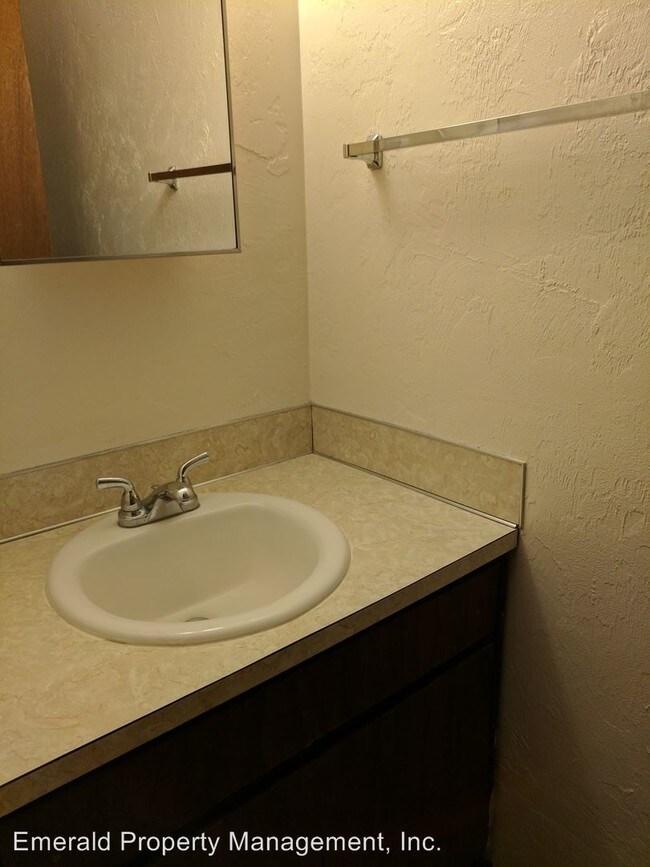 Building Photo - 988 N Cloverleaf Loop