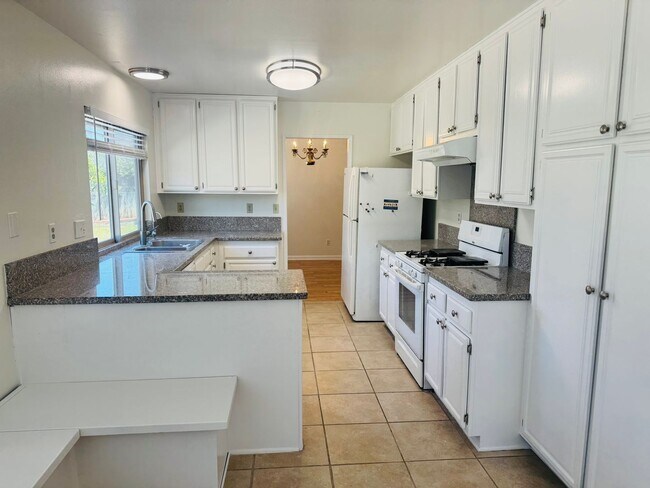 Building Photo - 4 Bedroom Cul-de-Sac Home in Mission Oaks