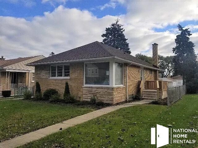 Primary Photo - 8147 N Ozanam Ave