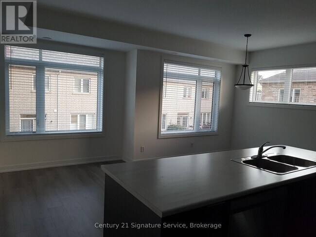 Building Photo - 3062 Sixth Line