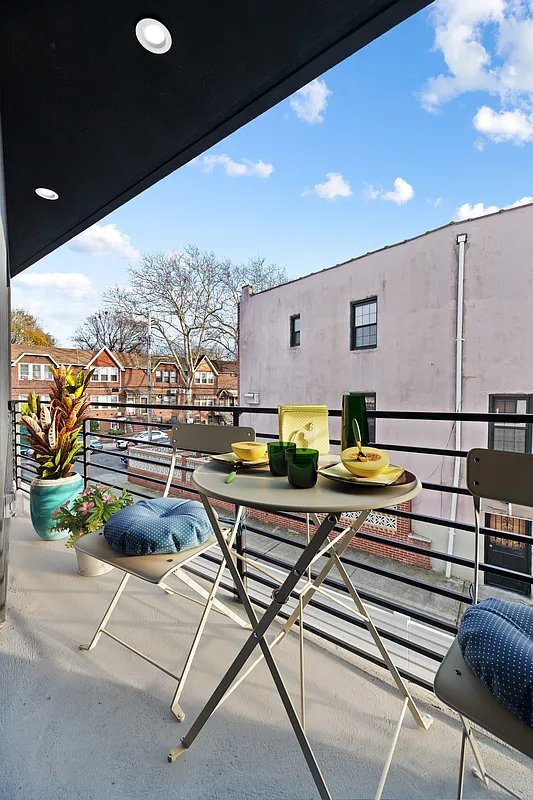 Foto del edificio - 2454 E 15th St