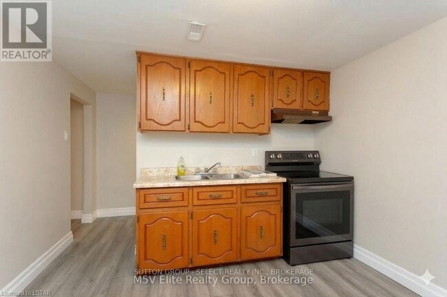 Building Photo - 811 Nixon Ave