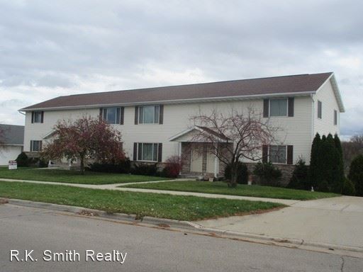 Primary Photo - 2018-2024 Green Valley Dr