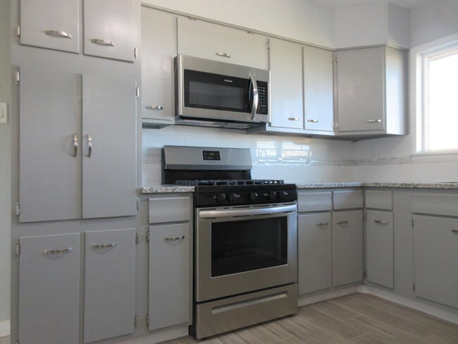 Building Photo - 3302 Zircon Dr