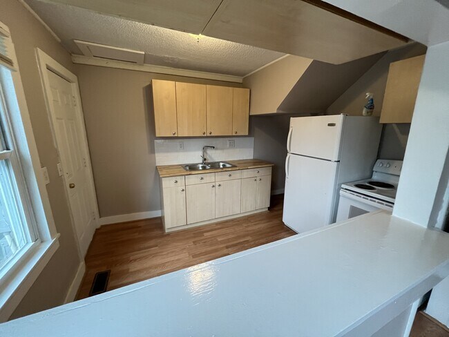 Building Photo - 301 Hadley Ave