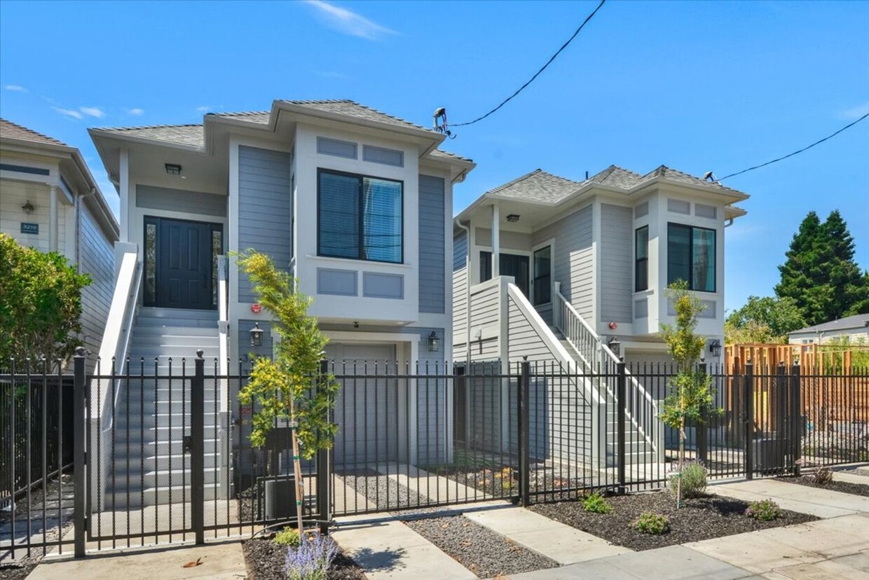 Primary Photo - 3225-3227 Hannah Street