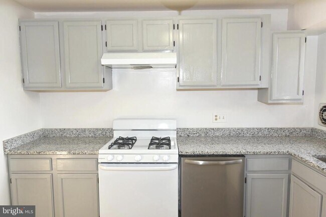 Foto del edificio - 11326 Cherry Hill Rd