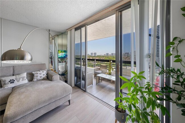 Foto del edificio - 3530 Mystic Pointe Dr