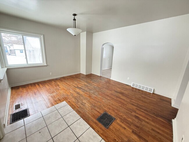 Building Photo - 107 Sager Rd