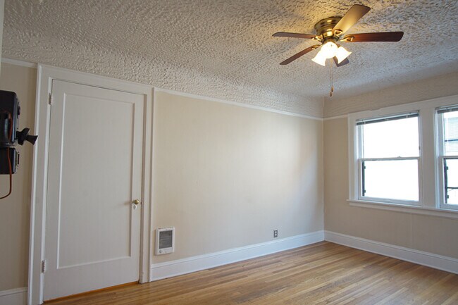 Foto del edificio - Gorgeous NW 2nd Floor Studio a Half Block ...
