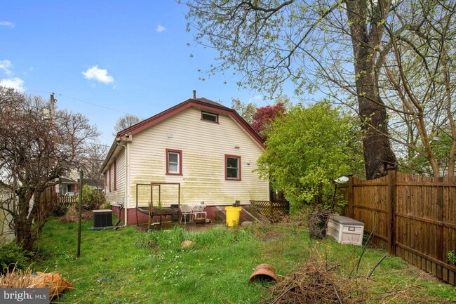 Building Photo - 173 Maple Ave