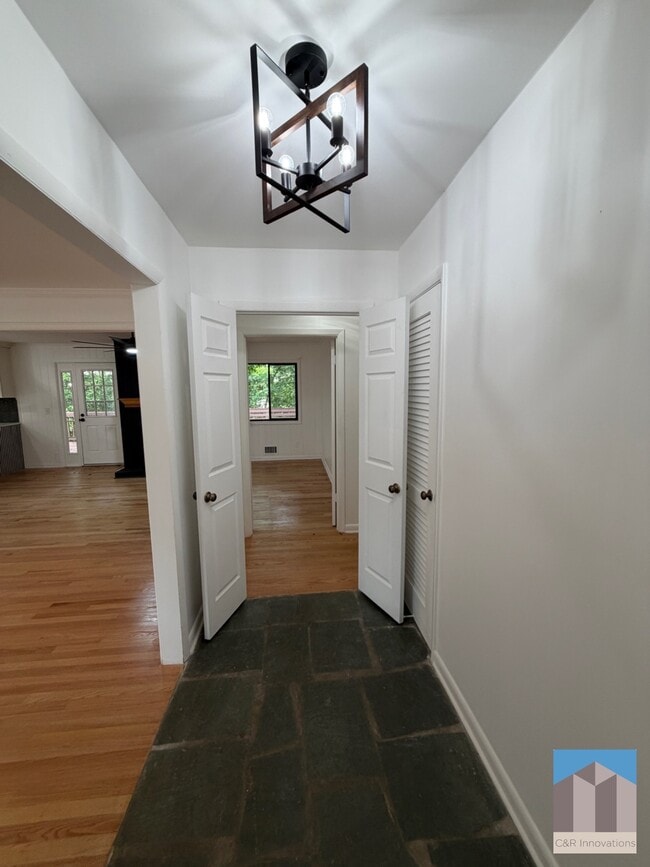 Building Photo - 2636 Whiteleigh Ct NE