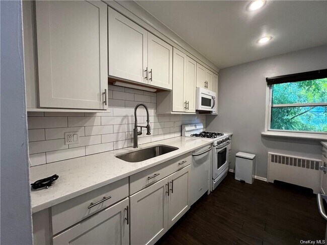 Foto del edificio - 5906 Spencer Ave