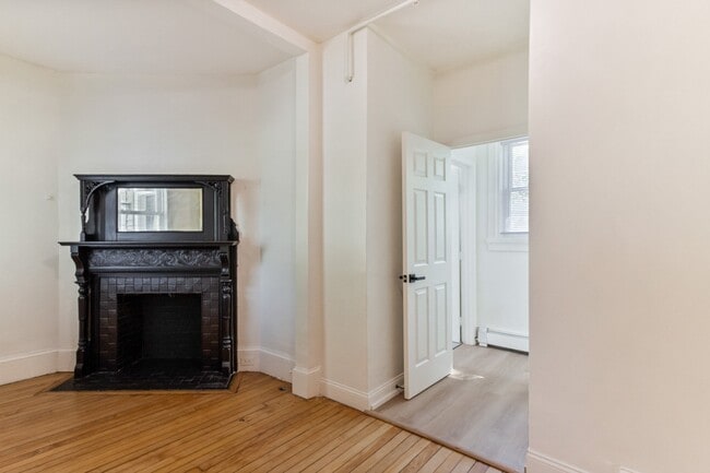 Building Photo - 169 Waterman St