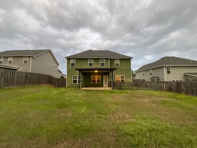 Foto del edificio - 688 Tree Top Trl