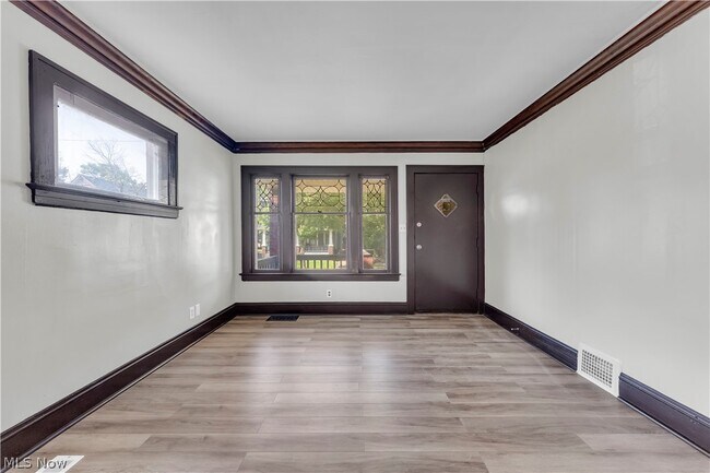 Building Photo - 12812 Parkhill Ave