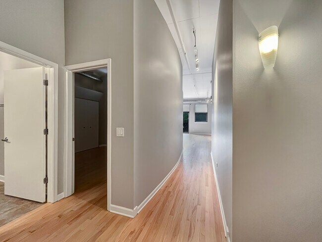 Building Photo - 1301 W Madison St