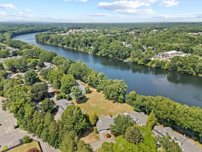 Foto del edificio - 40 Walden Pond Dr