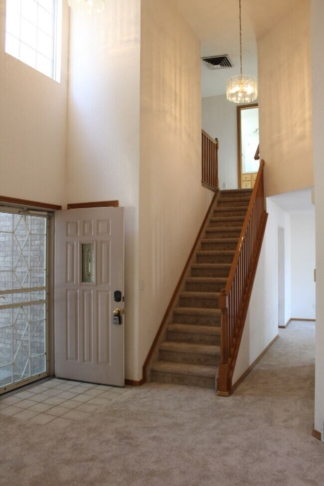Foto del edificio - Arvada Home near Standley Lake with 4 BR/4 BA!