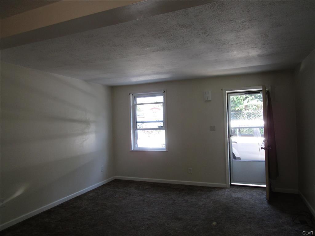 Building Photo - 1018 Railroad St