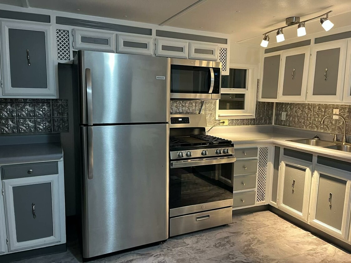 Foto principal - 3189 Eastview Rd