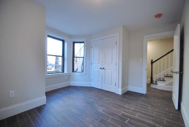Building Photo - HOT MISSION HILL LISTING!!!!